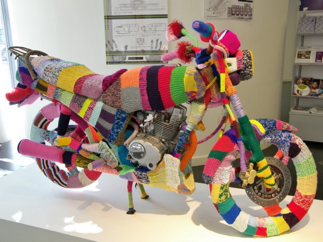 yarn-bombing-moto2