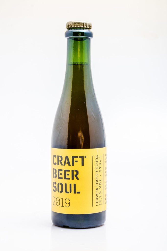 Garrafa lonk neck de 355 ml da cerveja Craft Beer Soul 2019 da cervejaria Way Beer. Rótulo amarelo