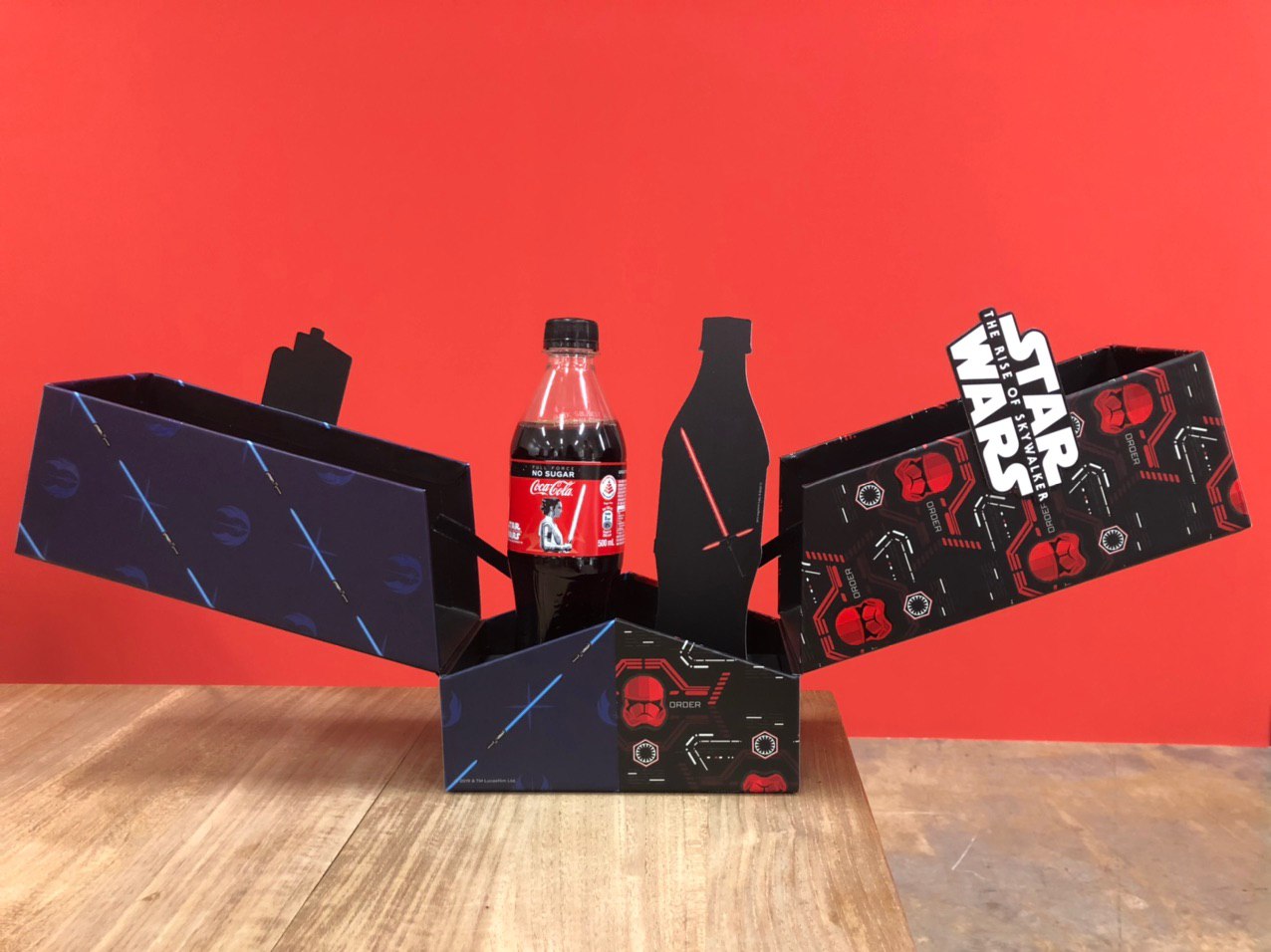 Caixa criativa para a Coca-Cola Star Wars OLED